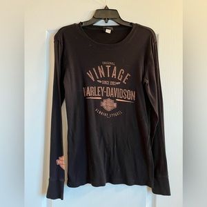 Like new great condition long sleeve shirt